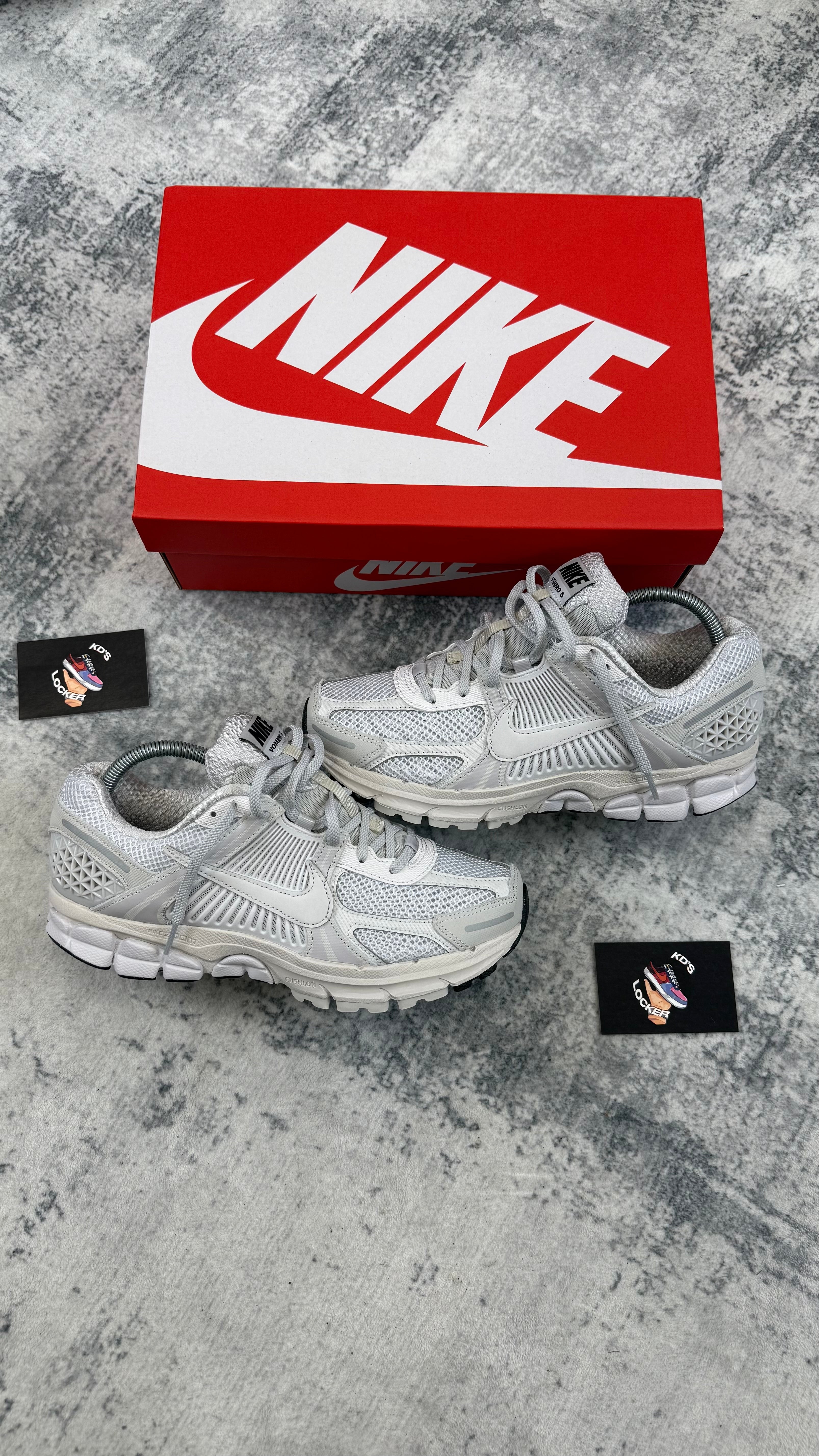 NIKE VOMERO 5 VAST GREY