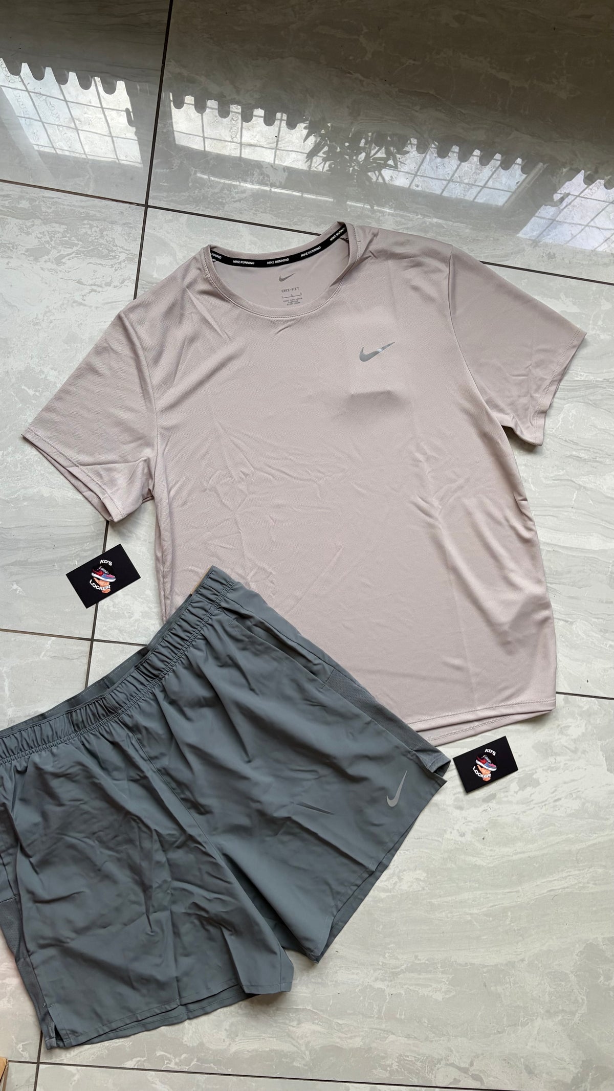 NIKE MOON PARTICLE UV TEE X GREY CHALLENGER SHORTS
