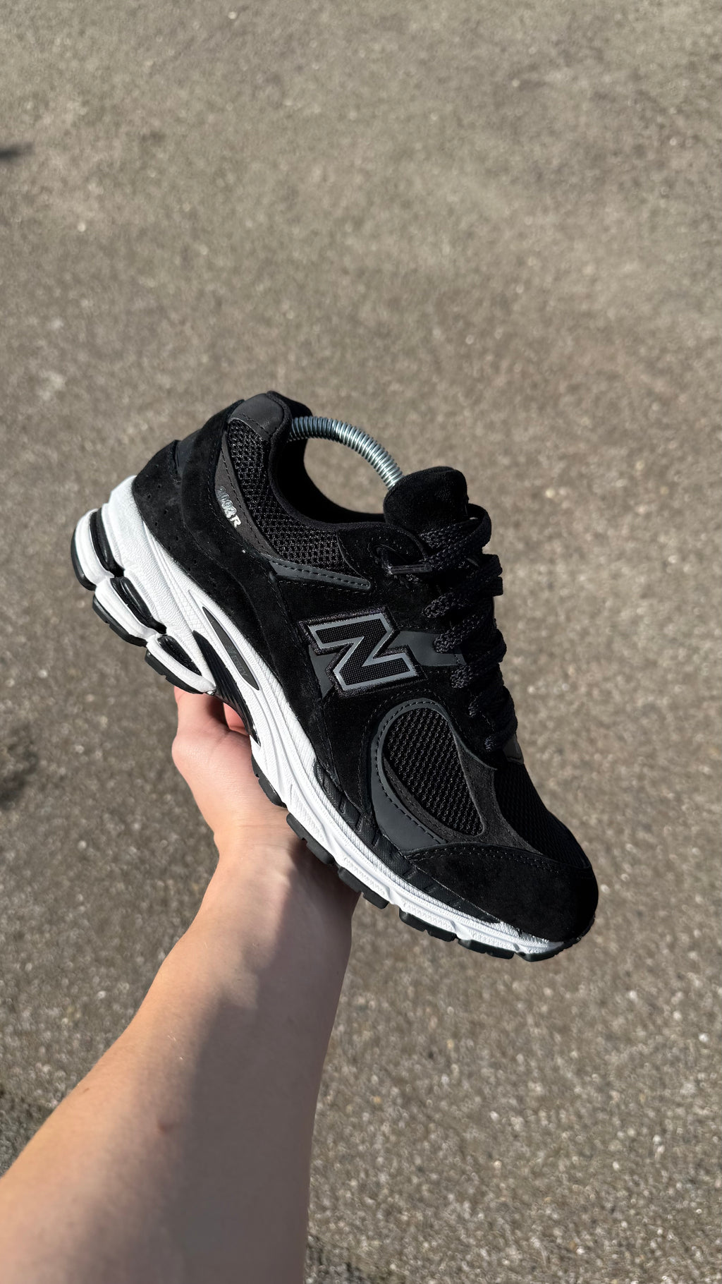NEW BALANCE 2002R BLACK / WHITE