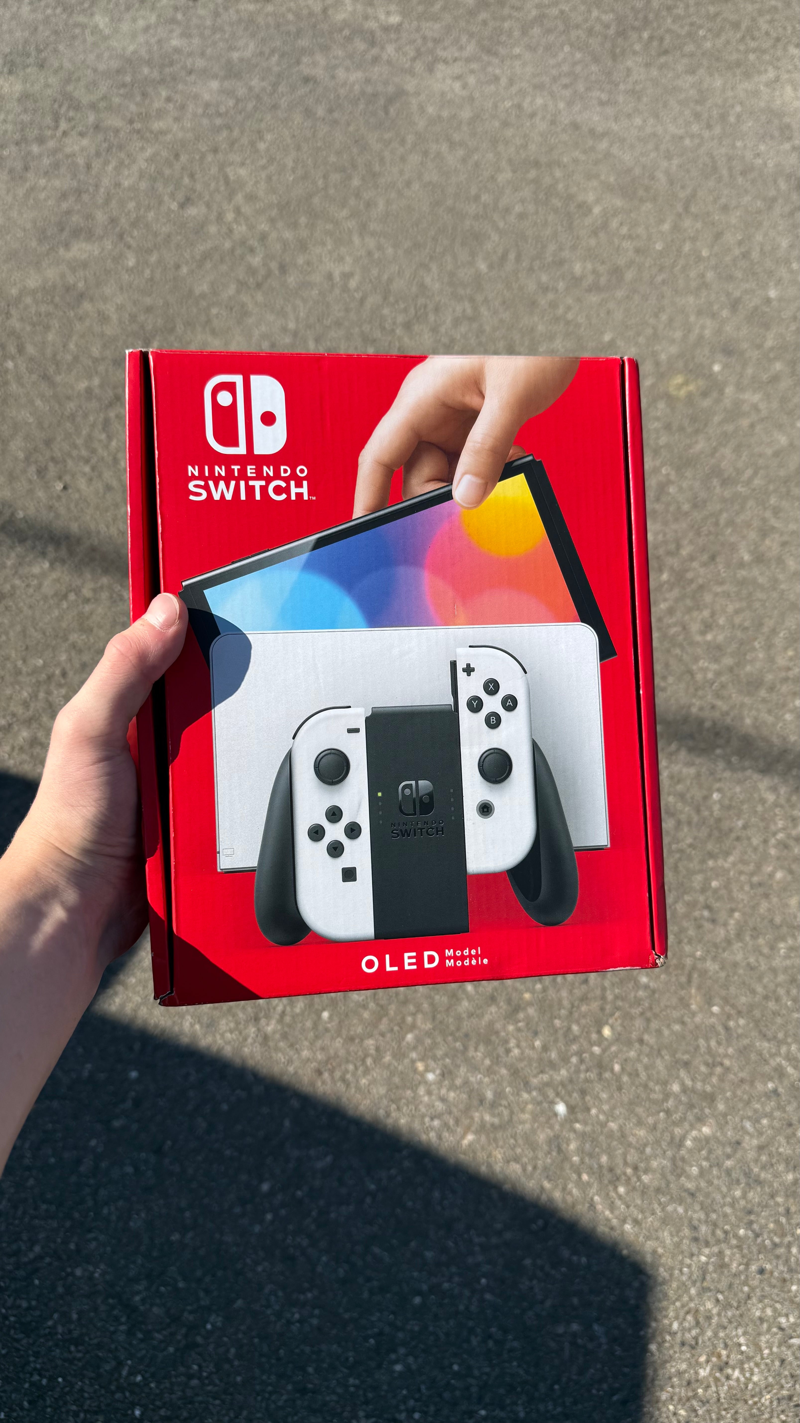 NINTENDO SWITCH OLED CONSOLE - WHITE