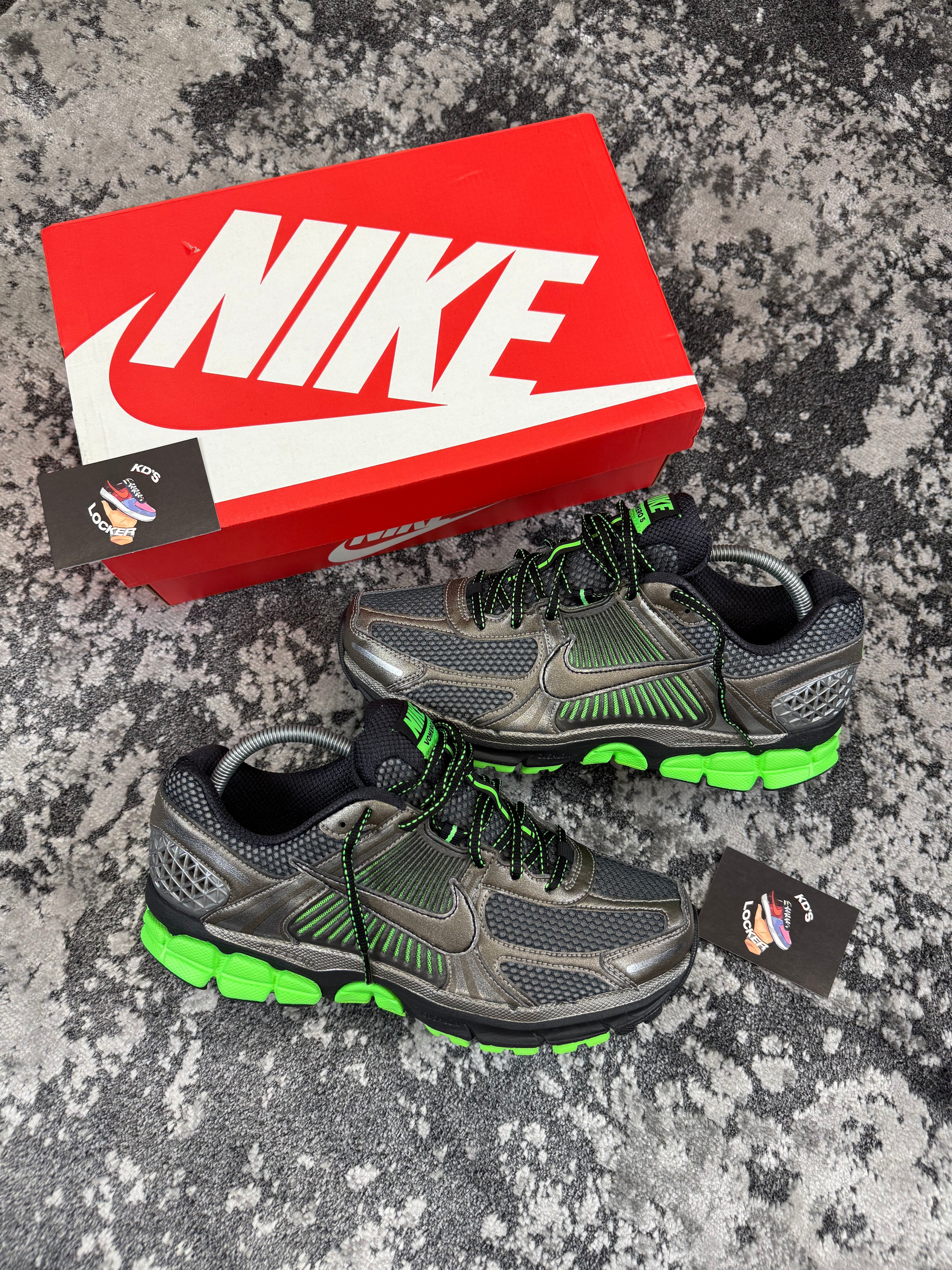 NIKE VOMERO 5 METALLIC PEWTER