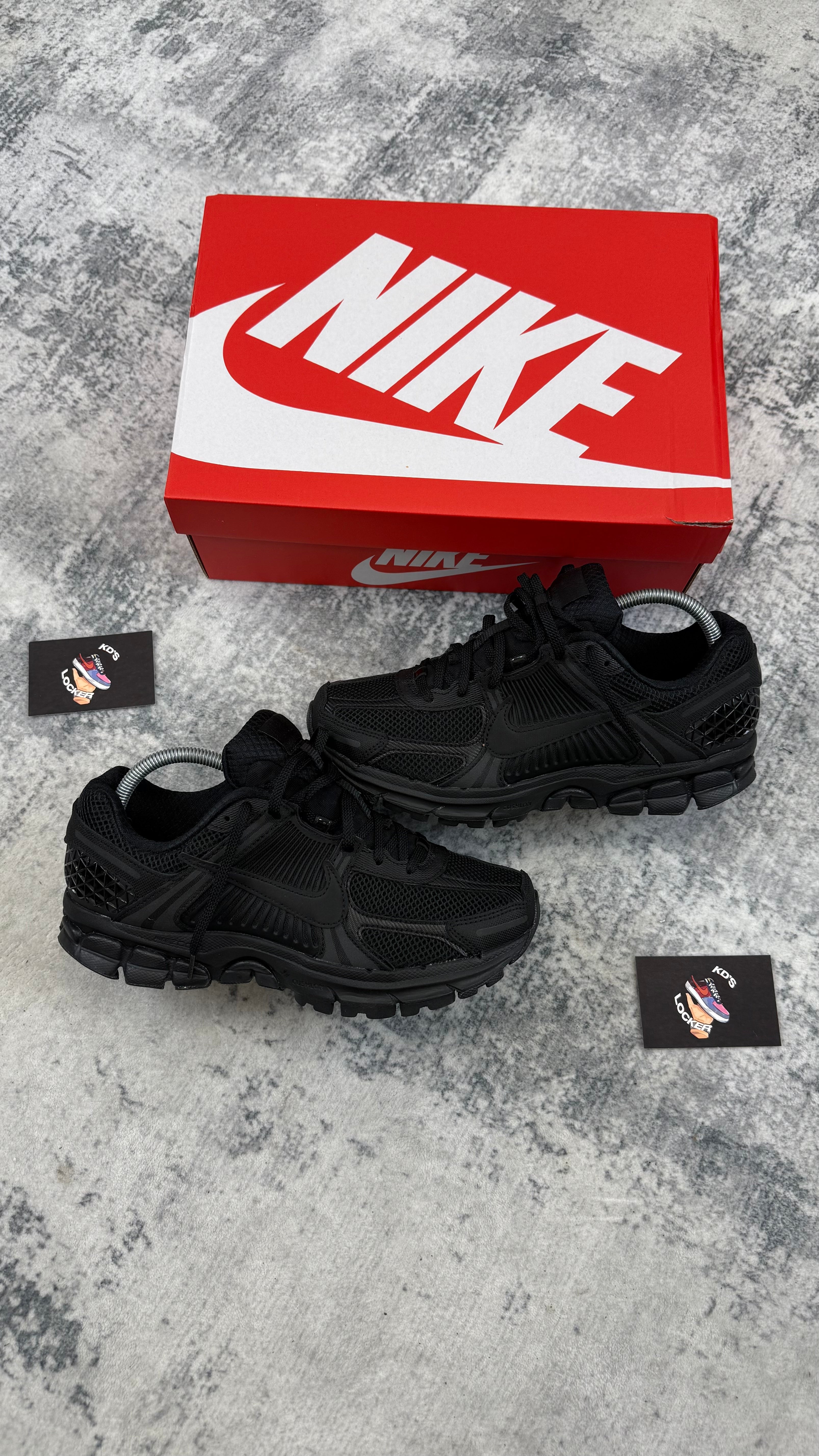 NIKE VOMERO 5 TRIPLE BLACK