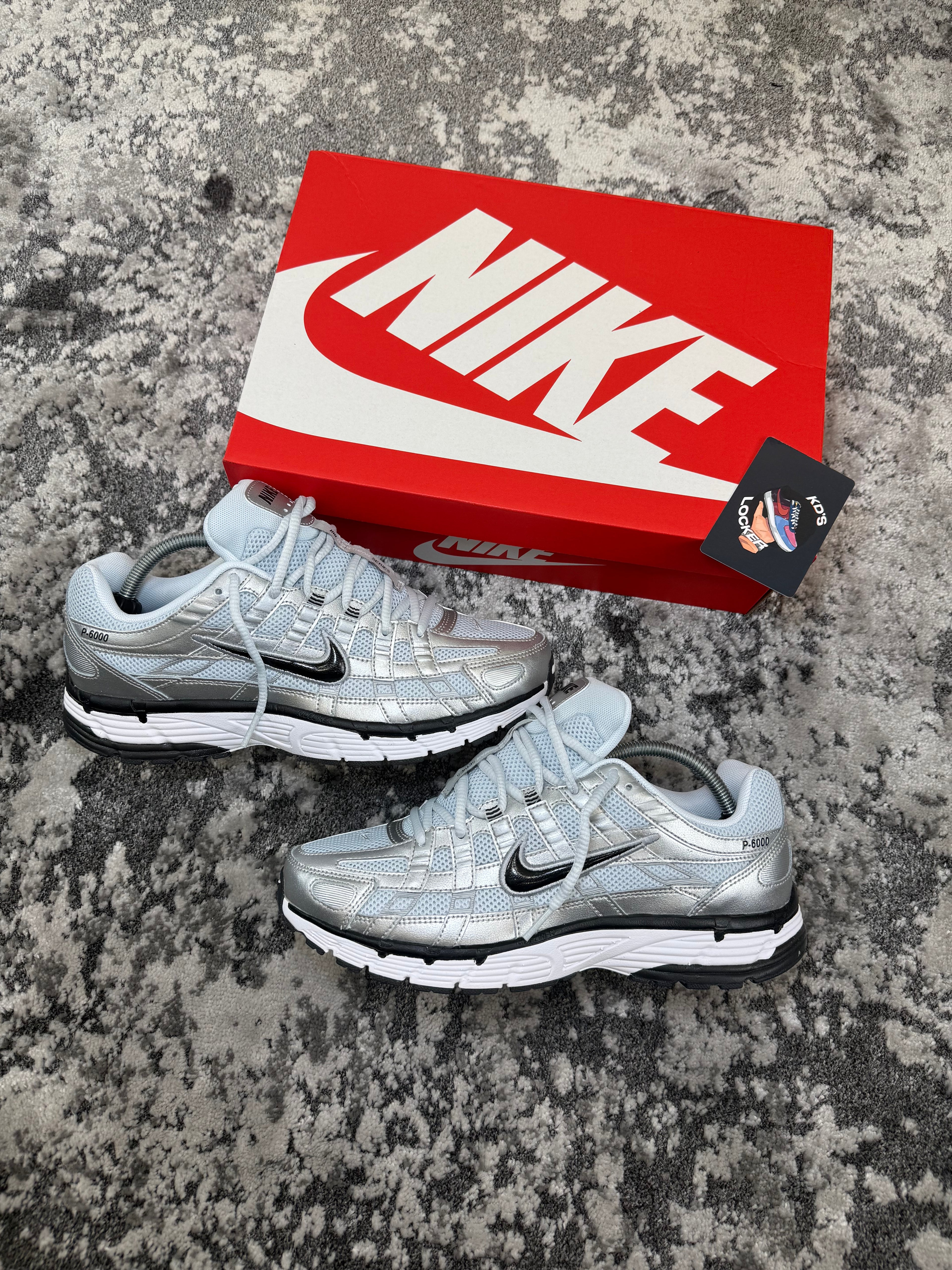NIKE P-6000 METALLIC SILVER WMNS