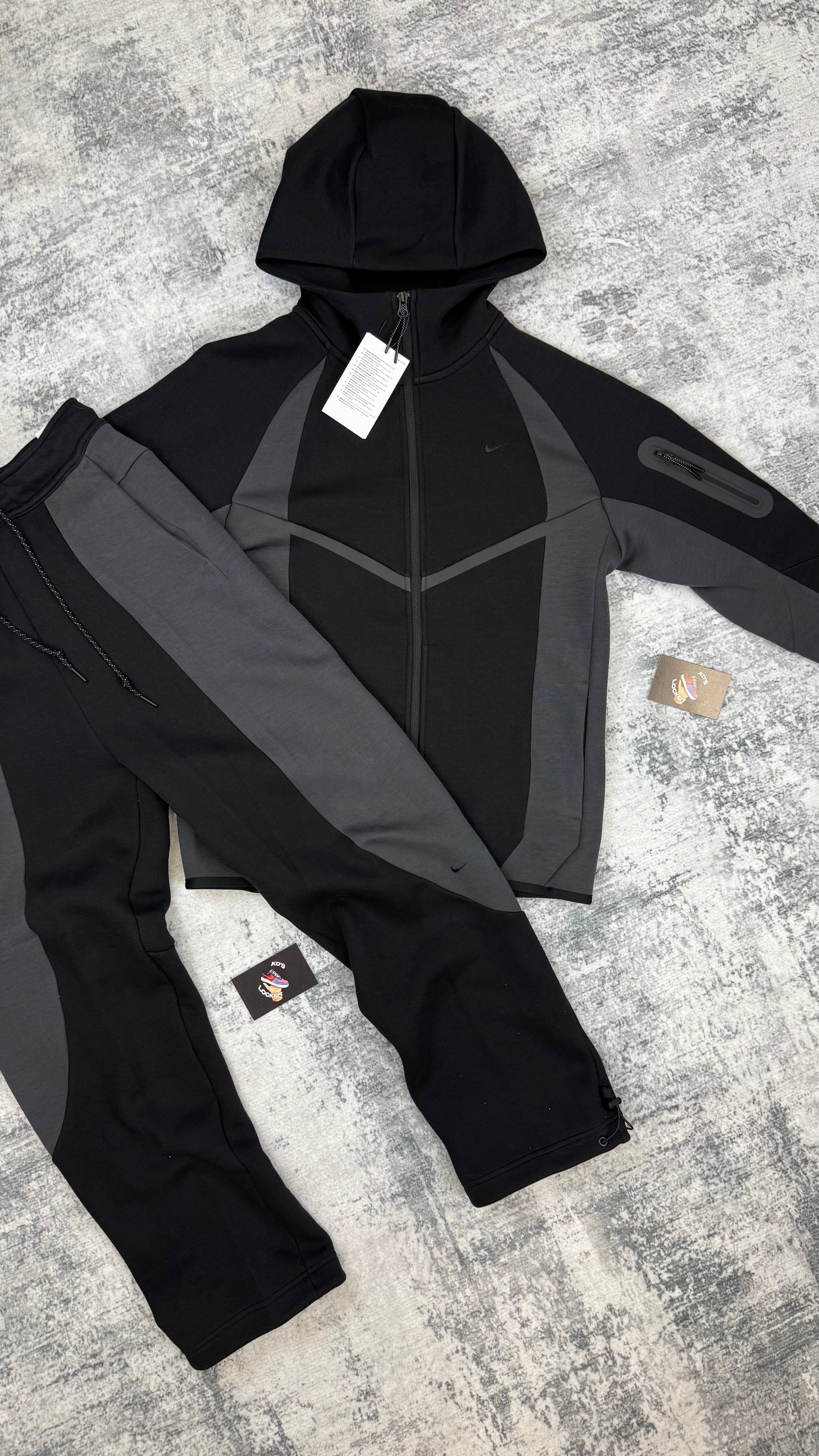 NIKE TECH FLEECE RELAXED FIT BLACK