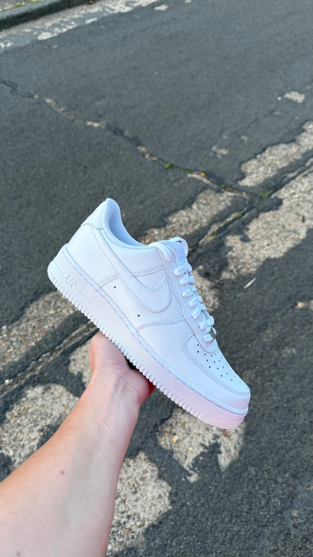 NIKE WHITE AIRFORCE 1