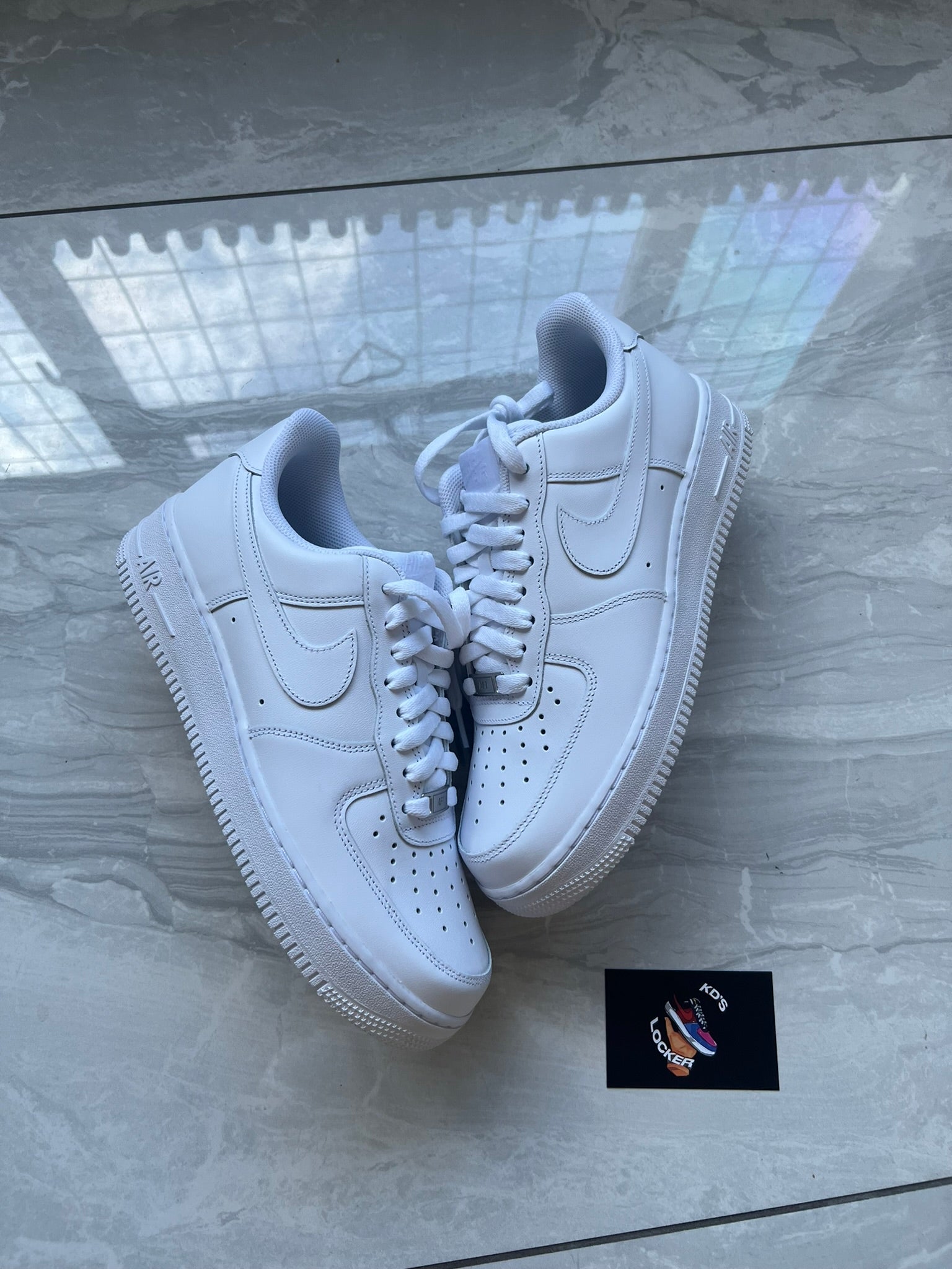 NIKE WHITE AIRFORCE 1