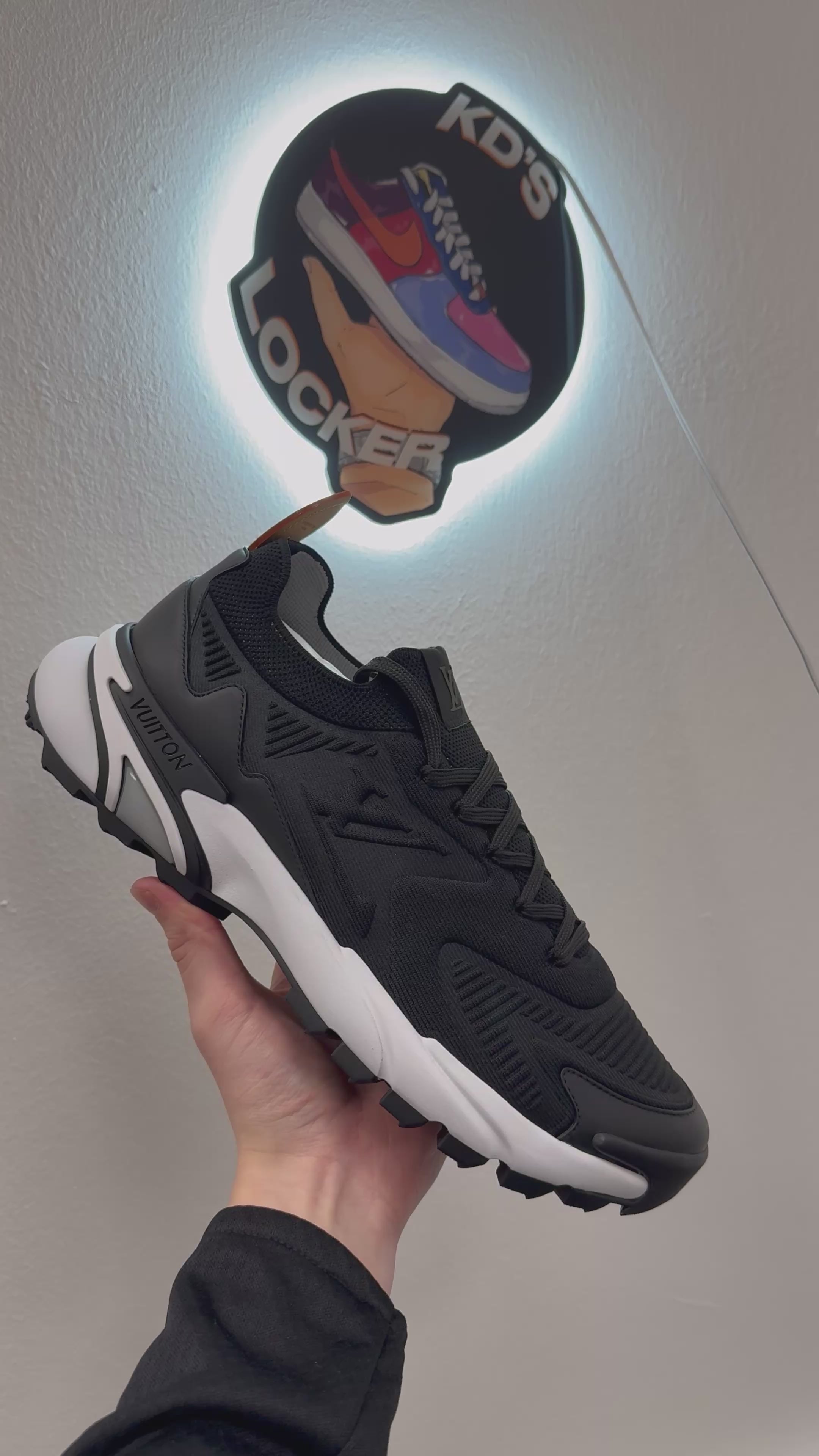 LOUIS VUITTON TATIC RUNNER BLACK / WHITE